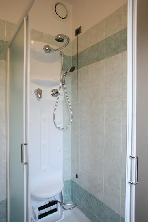 Hotel 5 Vie Almenno San Salvatore Rom bilde