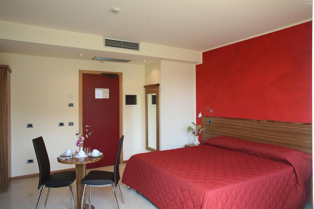 Hotel 5 Vie Almenno San Salvatore Rom bilde